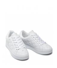 Guess outlet: boots, sneakers and wallets on sale
