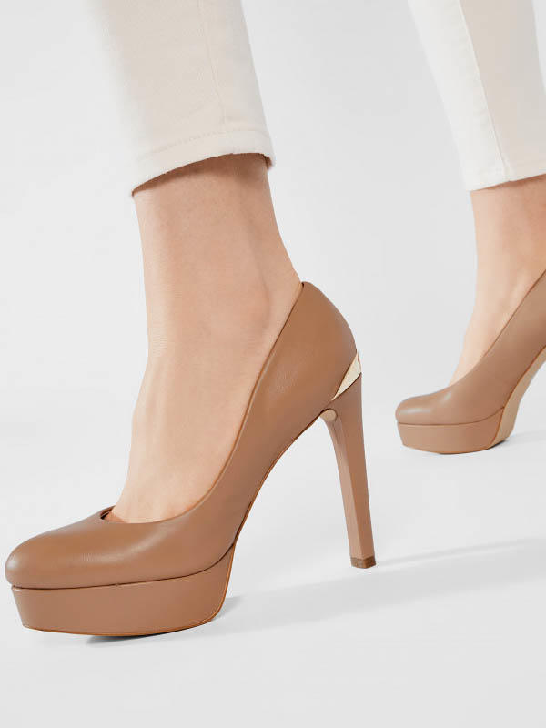 GUESS Belen Pumps Decoltè a Punta con Cinturini Incrociati in Pelle Beige  Tacco 10 cm