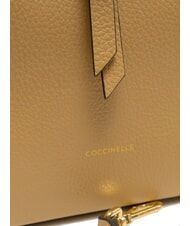 COCCINELLE ALBA Borsa a spalla in pelle martellata fresh beige - Borse Donna - 4
