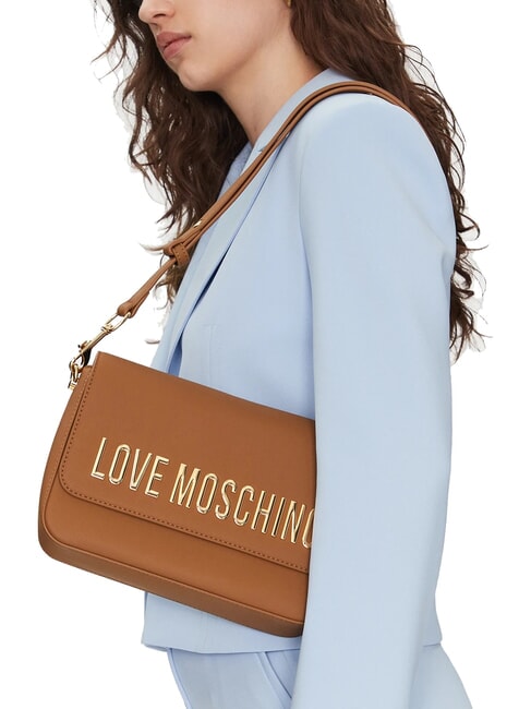 LAMINATED BOLD LOVE Borsa a spalla con flap cammello - Borse Donna