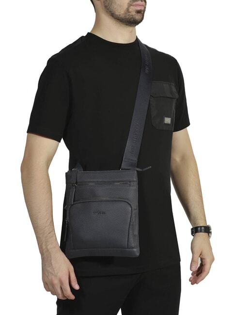 MADDOX Borsello piatto in pelle multitasche blue - Tracolle Uomo