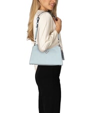 GUESS CRESIDIA Embossed logo shoulder bag powder blue - Borse Donna - 4