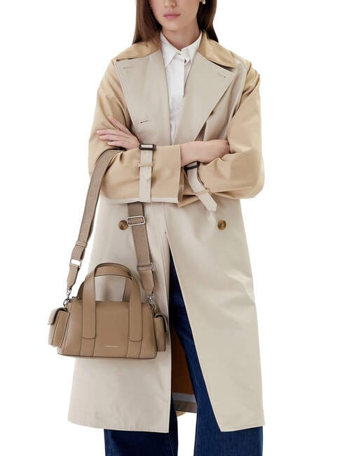 SIGNATURE LOGO STRAP Borsa a mano, con tracolla desert taupe - Borse Donna