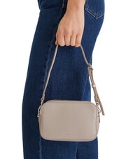 CALVIN KLEIN SIGNATURE LOGO STRAP Borsa camera case doppia funzione desert taupe - Borse Donna - 5