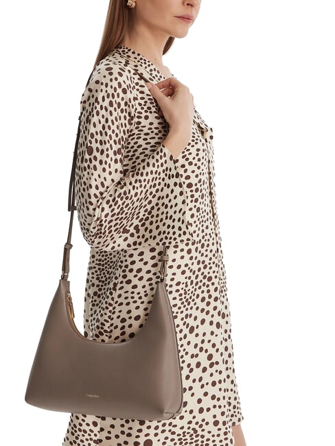 EMBOSSED LOGO Borsa a spalla, con tracolla desert taupe - Borse Donna