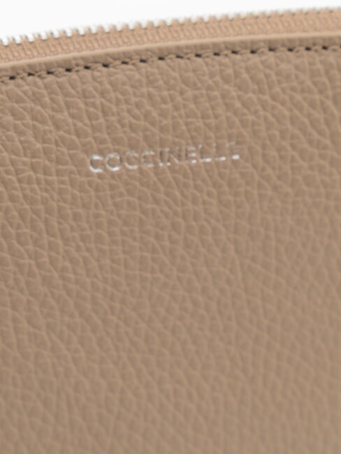 ROUNDED ENVELOPE Pochette in pelle warm taupe - Borse Donna